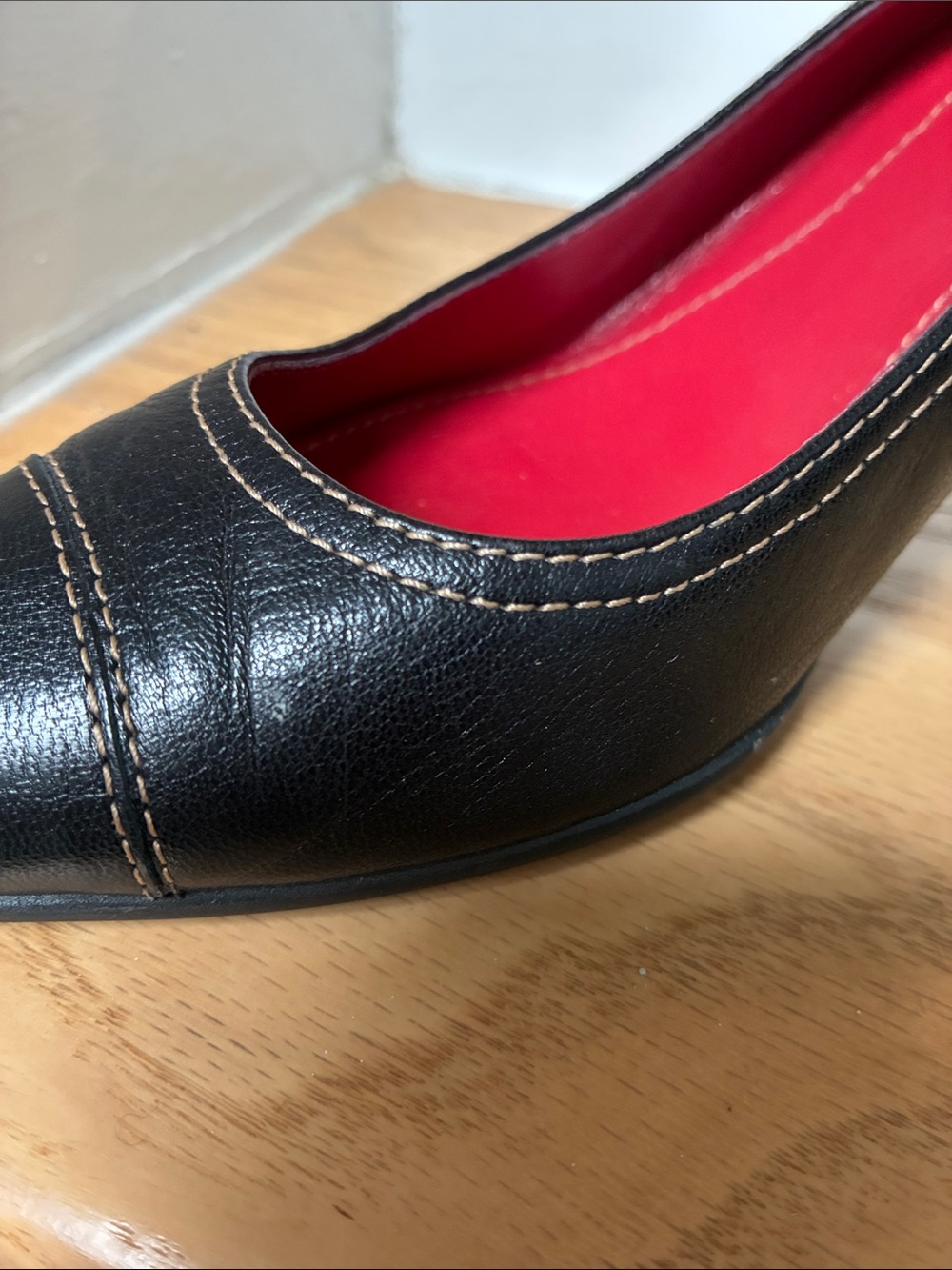 Coach Black leather pumps. SZ US9B or M - Picture 5 of 7